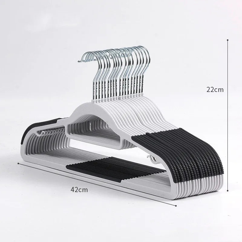 Slim Space-Saving Plastic Hangers – Non-Slip Tooth Grip for Clothing Racks