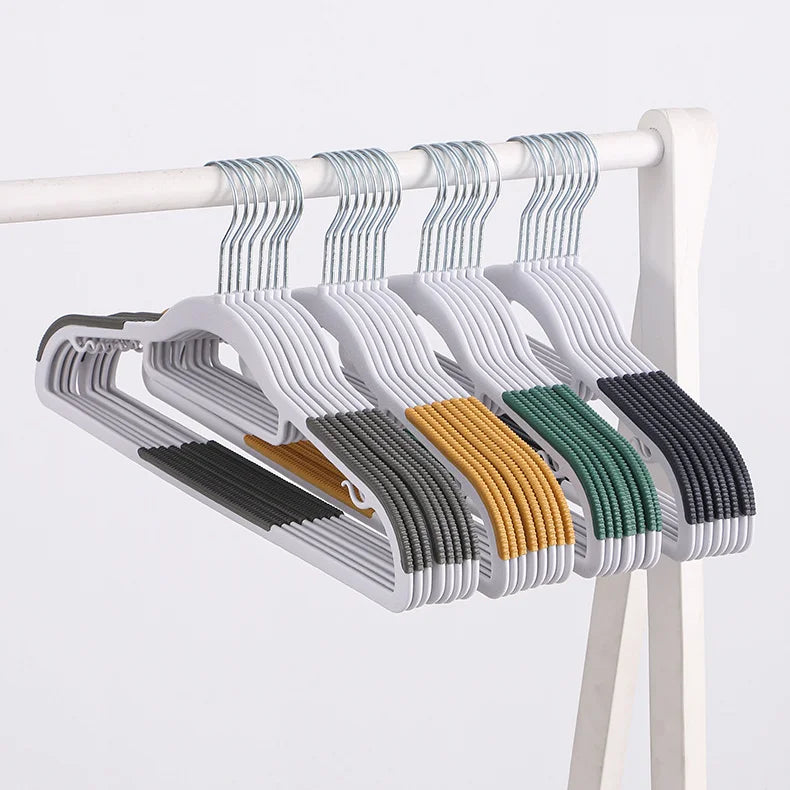 Slim Space-Saving Plastic Hangers – Non-Slip Tooth Grip for Clothing Racks